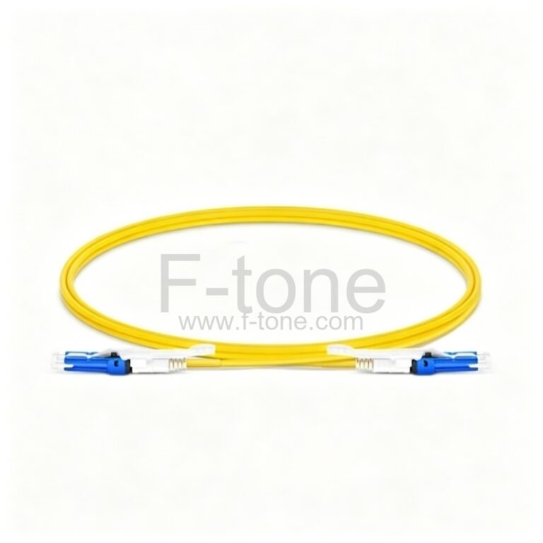 1米 (3ft) CS™ UPC 转 CS™ UPC 双芯 OS2 单模 PVC (OFNR) 2.0mm 光纤跳线,适用于 200/400G 网络